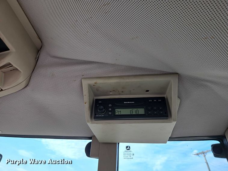 image for item DY8153 2007 John Deere 6415 tractor