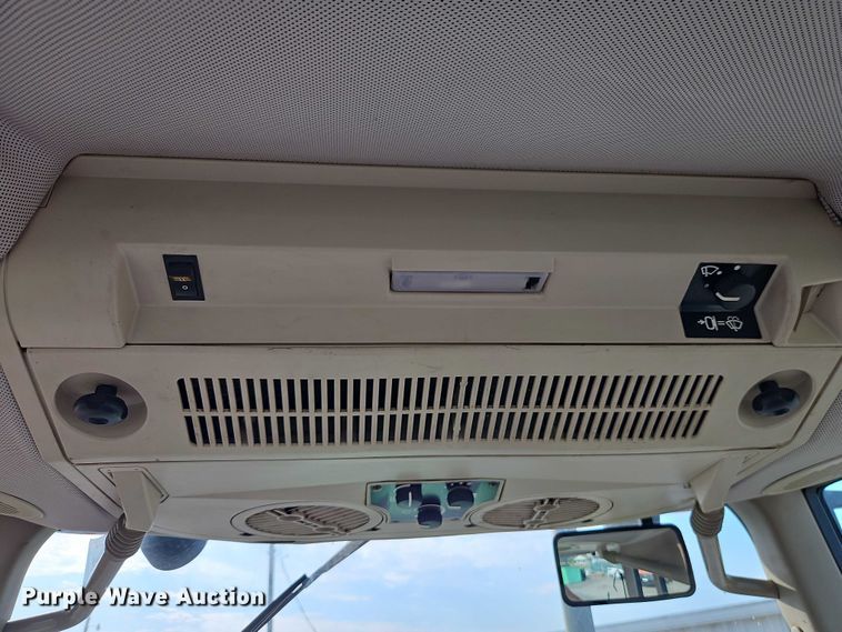 image for item DY8153 2007 John Deere 6415 tractor