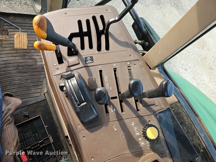 image for item DY8153 2007 John Deere 6415 tractor