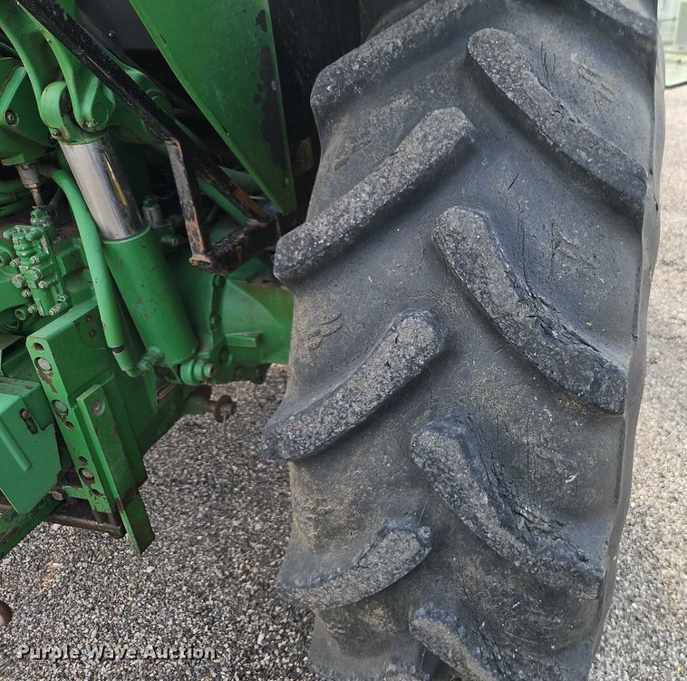 image for item DY8153 2007 John Deere 6415 tractor