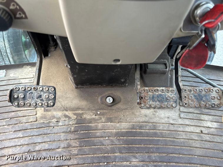 image for item DY8154 2007 John Deere 6415 tractor