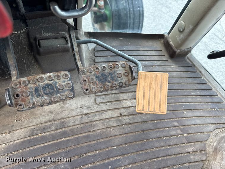 image for item DY8154 2007 John Deere 6415 tractor