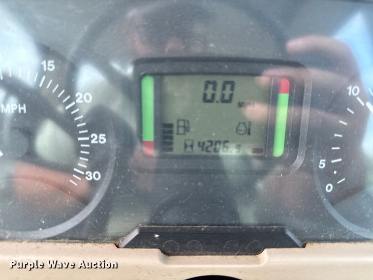 image for item DY8154 2007 John Deere 6415 tractor