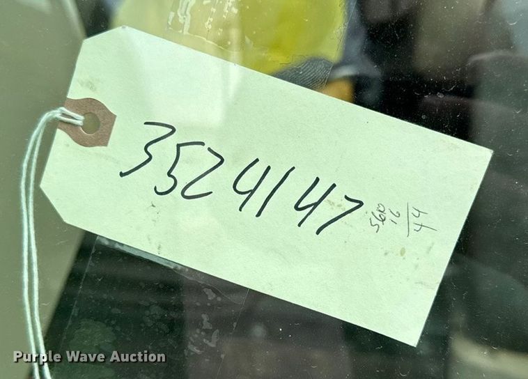 image for item DY8154 2007 John Deere 6415 tractor