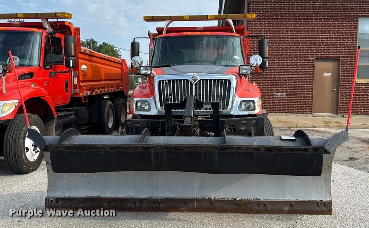 image for item DY8155 2007 International SF525 dump truck