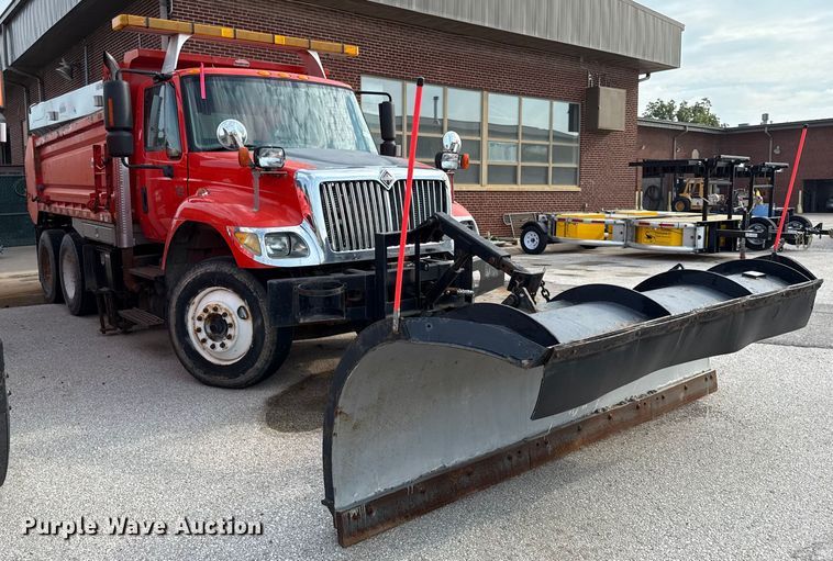 image for item DY8155 2007 International SF525 dump truck