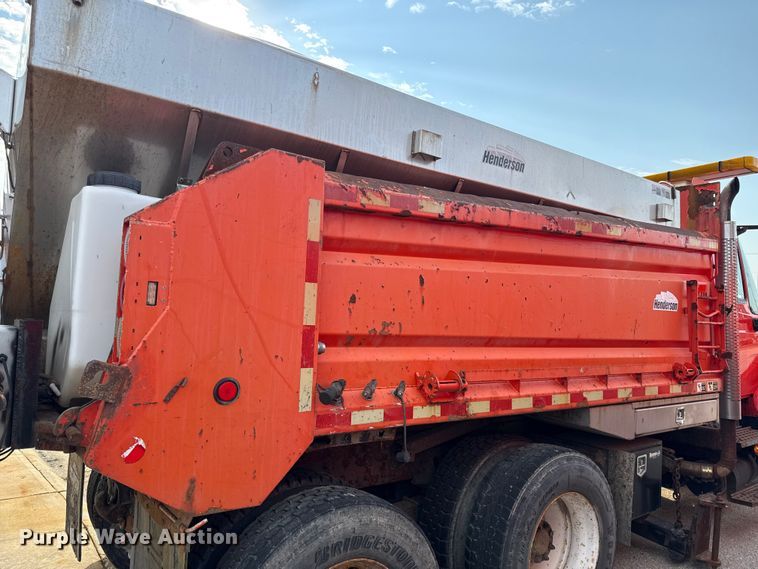 image for item DY8155 2007 International SF525 dump truck