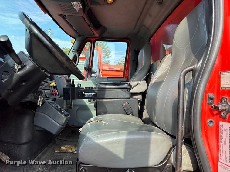 image for item DY8155 2007 International SF525 dump truck