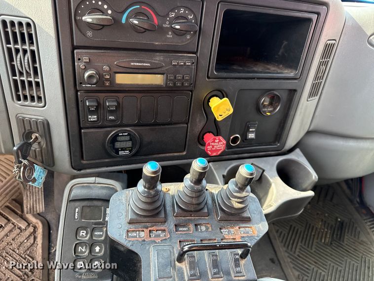 image for item DY8155 2007 International SF525 dump truck