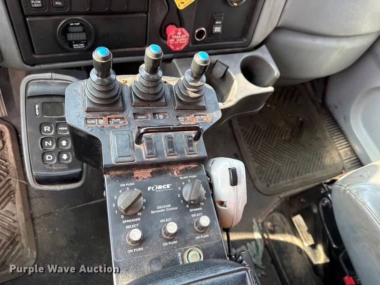 image for item DY8155 2007 International SF525 dump truck