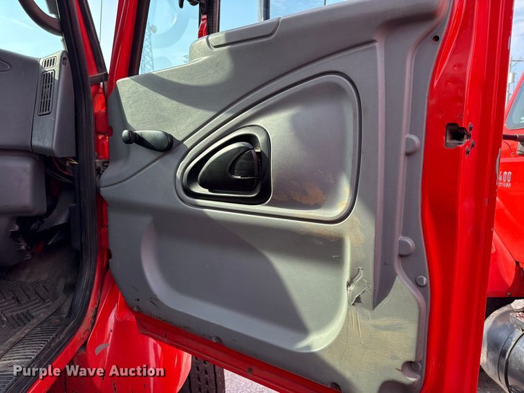 image for item DY8155 2007 International SF525 dump truck