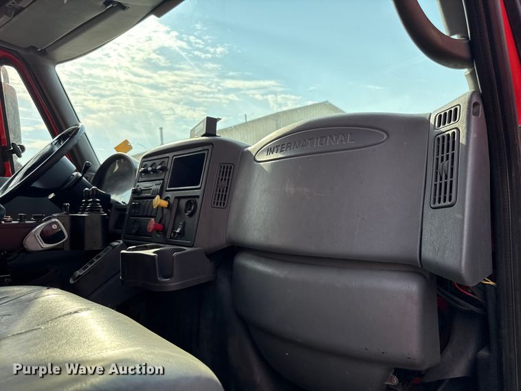 image for item DY8155 2007 International SF525 dump truck