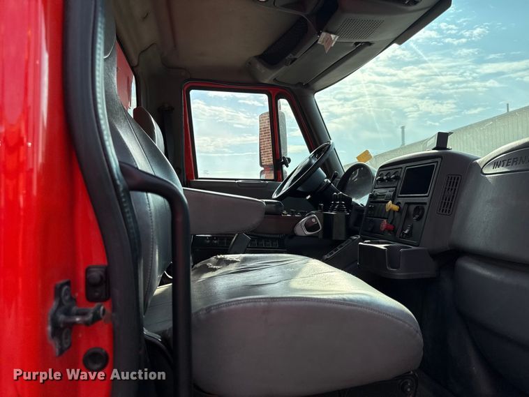 image for item DY8155 2007 International SF525 dump truck