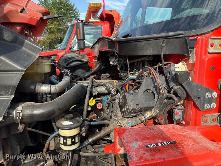 image for item DY8155 2007 International SF525 dump truck