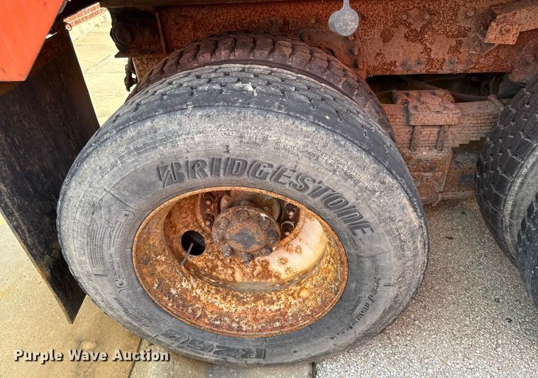 image for item DY8155 2007 International SF525 dump truck