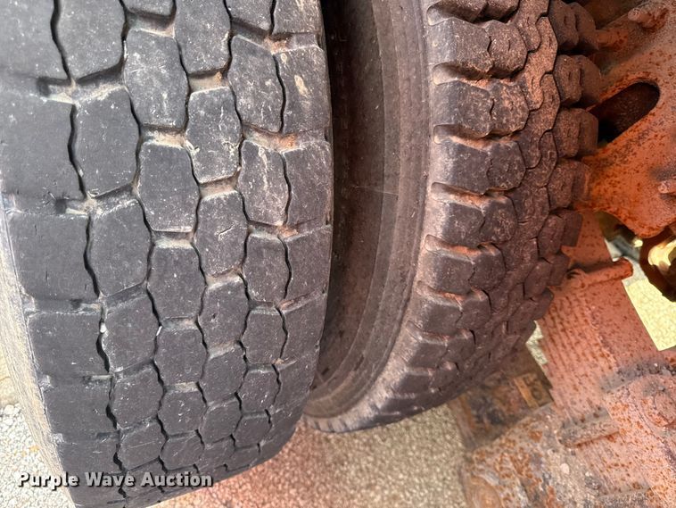 image for item DY8155 2007 International SF525 dump truck