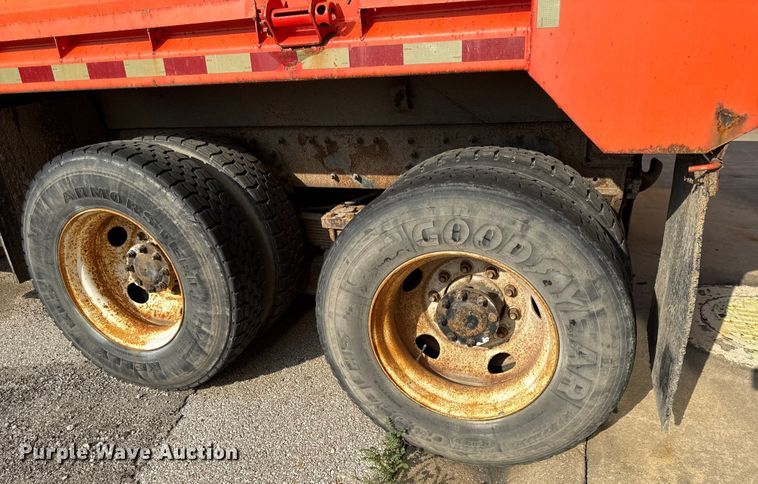 image for item DY8155 2007 International SF525 dump truck