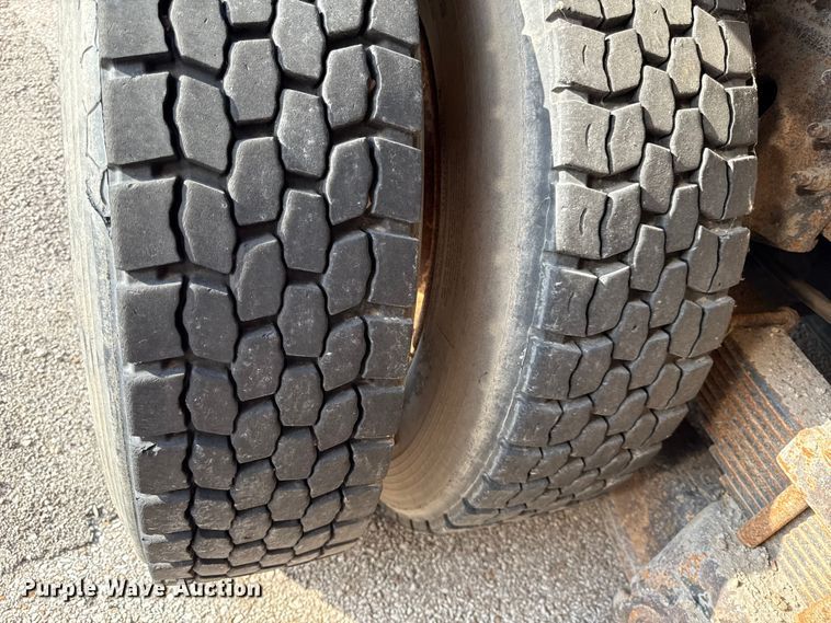 image for item DY8155 2007 International SF525 dump truck