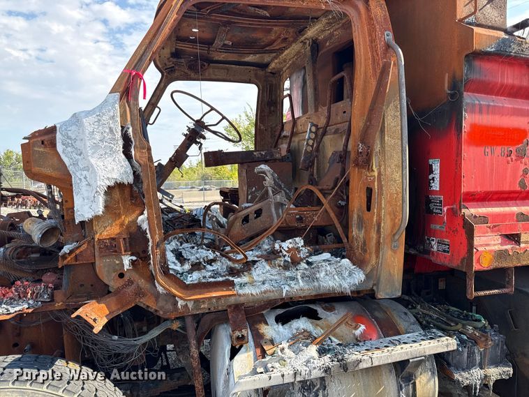 image for item DY8156 2009 Sterling LT7500 dump truck