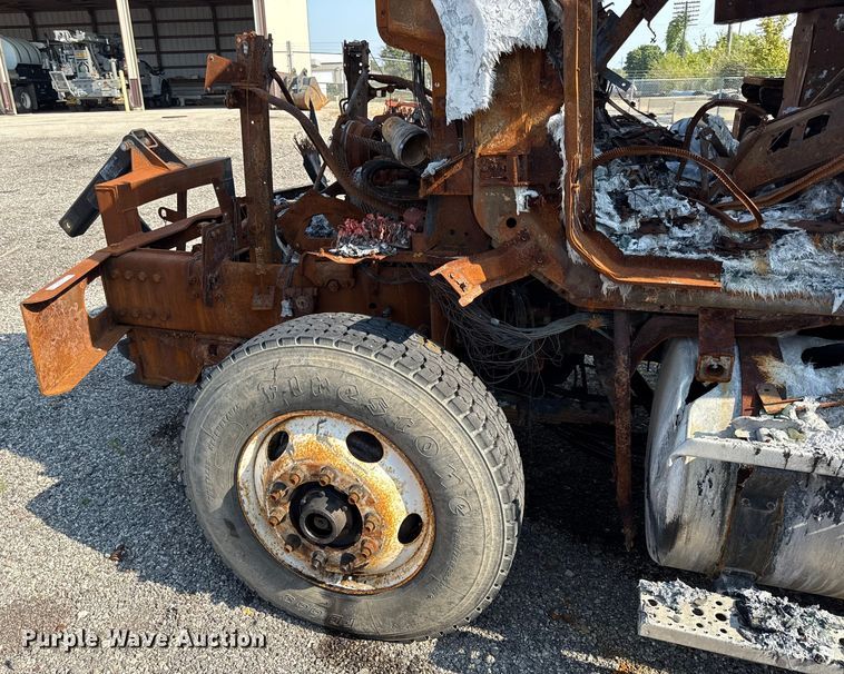 image for item DY8156 2009 Sterling LT7500 dump truck