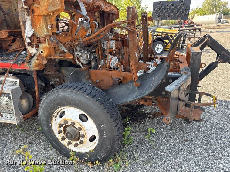 image for item DY8156 2009 Sterling LT7500 dump truck