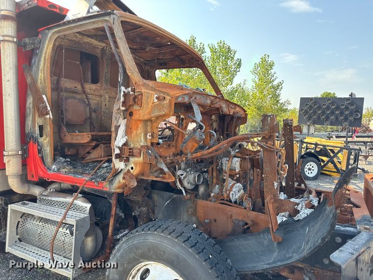 image for item DY8156 2009 Sterling LT7500 dump truck