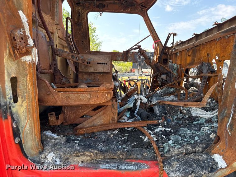 image for item DY8156 2009 Sterling LT7500 dump truck