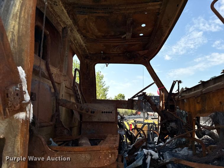 image for item DY8156 2009 Sterling LT7500 dump truck