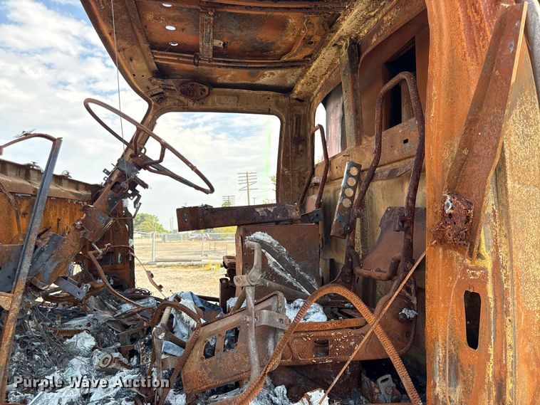 image for item DY8156 2009 Sterling LT7500 dump truck