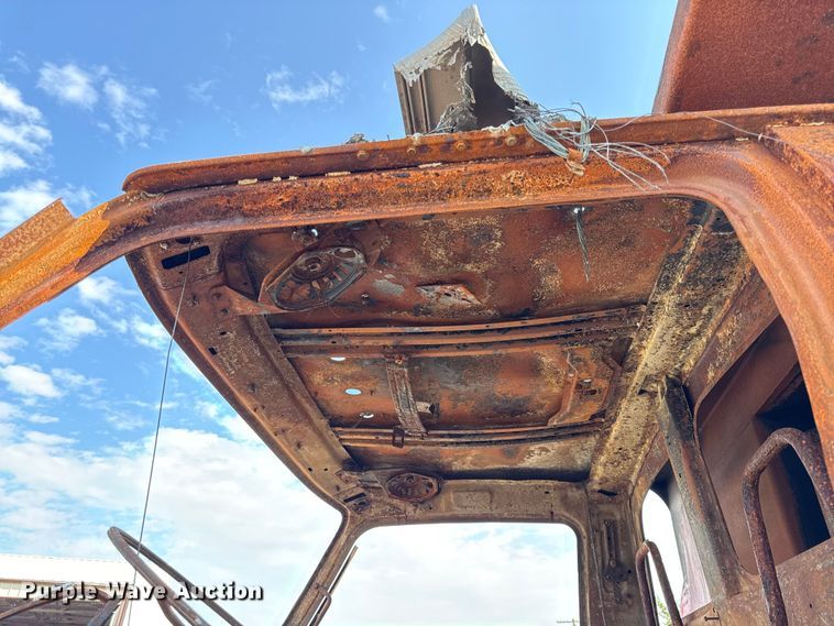 image for item DY8156 2009 Sterling LT7500 dump truck