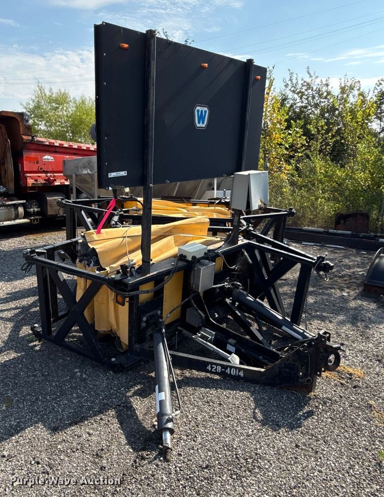 image for item DY8157 2014 Energy Absorption Systems crash attenuator trailer