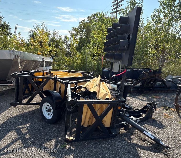 image for item DY8157 2014 Energy Absorption Systems crash attenuator trailer