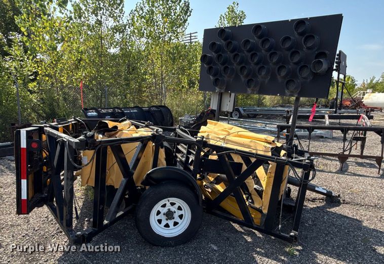 image for item DY8157 2014 Energy Absorption Systems crash attenuator trailer