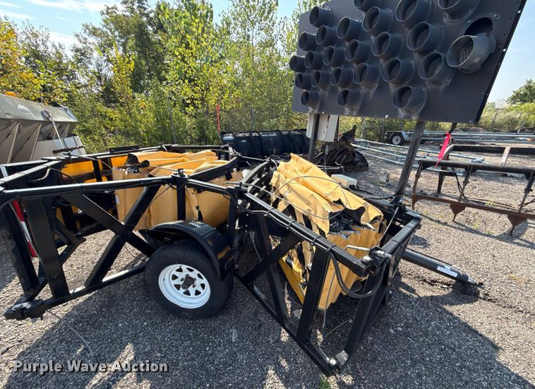 image for item DY8157 2014 Energy Absorption Systems crash attenuator trailer