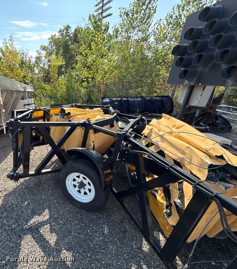 image for item DY8157 2014 Energy Absorption Systems crash attenuator trailer