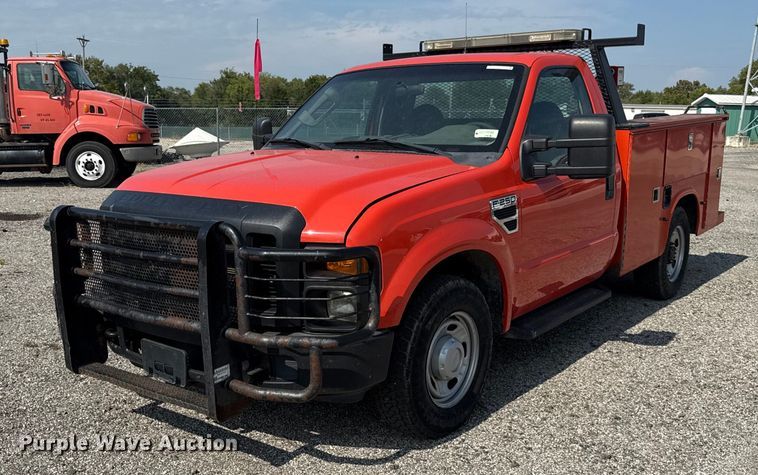 image for item DY8165 2010 Ford F250 Super Duty utility bed pickup truck