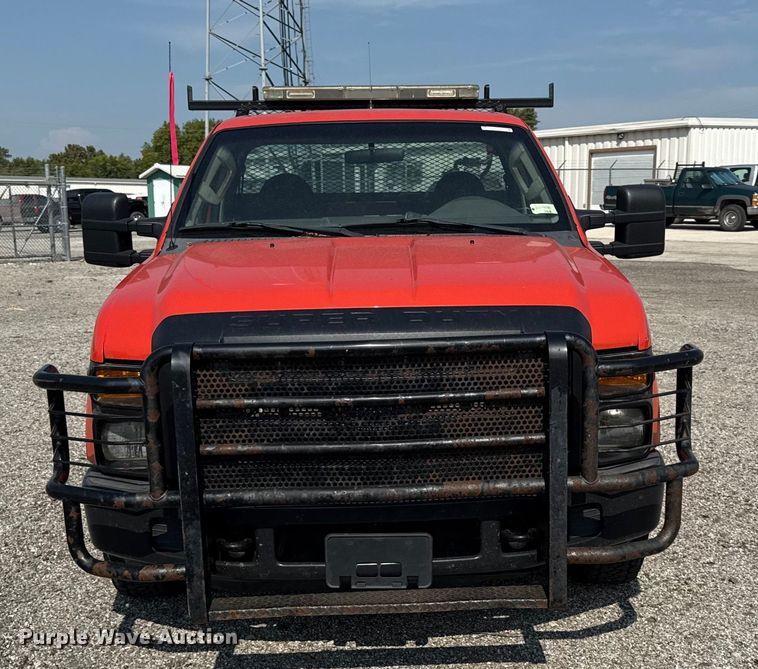 image for item DY8165 2010 Ford F250 Super Duty utility bed pickup truck