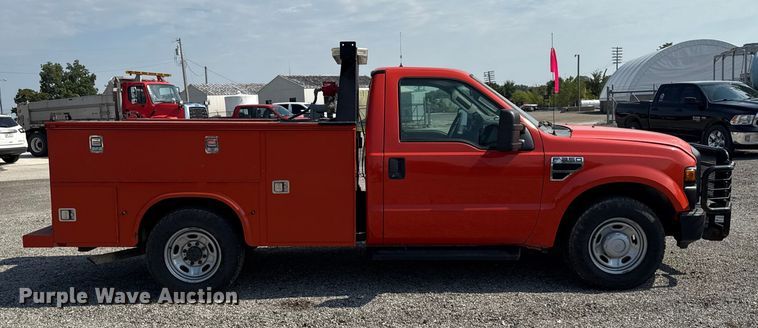 image for item DY8165 2010 Ford F250 Super Duty utility bed pickup truck