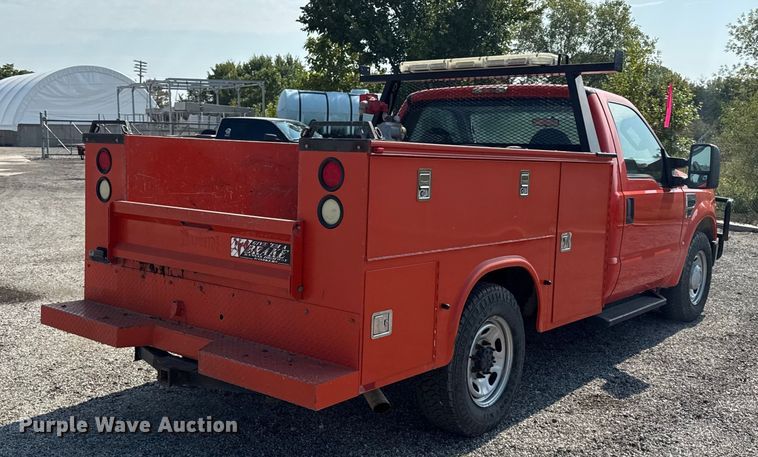 image for item DY8165 2010 Ford F250 Super Duty utility bed pickup truck