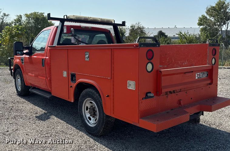 image for item DY8165 2010 Ford F250 Super Duty utility bed pickup truck