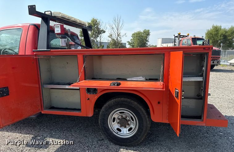 image for item DY8165 2010 Ford F250 Super Duty utility bed pickup truck