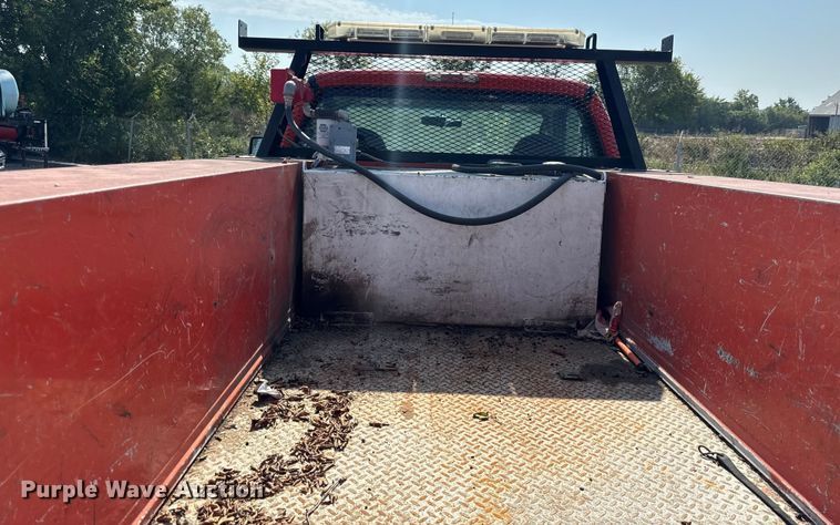 image for item DY8165 2010 Ford F250 Super Duty utility bed pickup truck