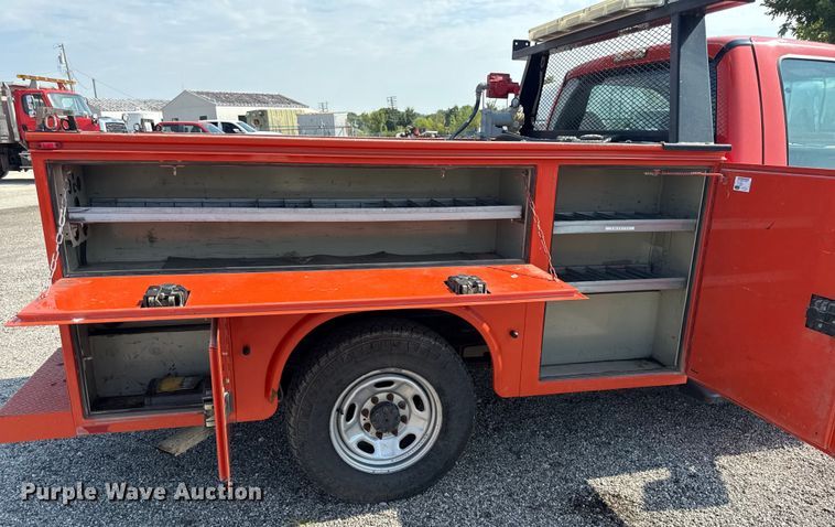 image for item DY8165 2010 Ford F250 Super Duty utility bed pickup truck