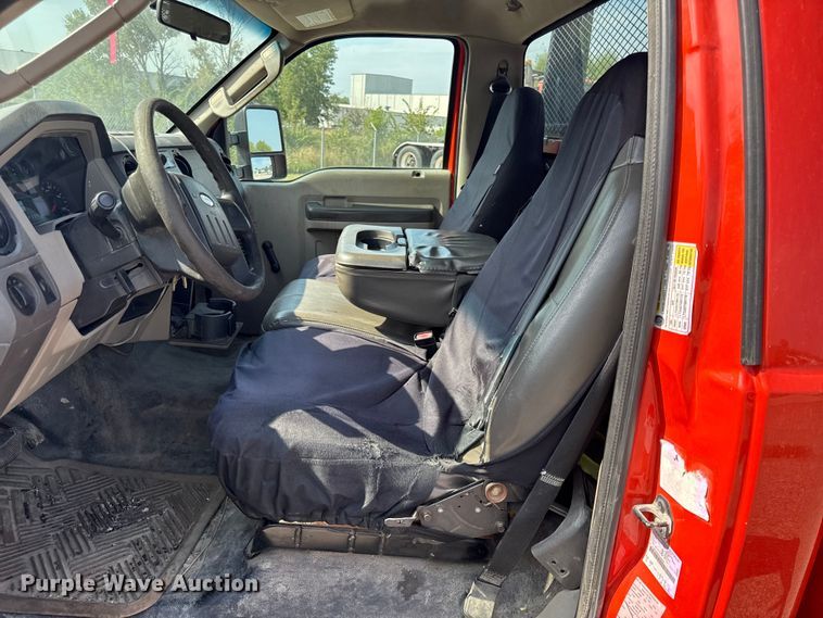 image for item DY8165 2010 Ford F250 Super Duty utility bed pickup truck