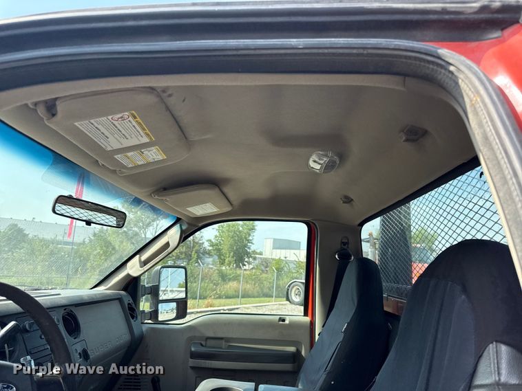 image for item DY8165 2010 Ford F250 Super Duty utility bed pickup truck