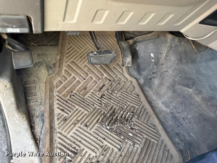 image for item DY8165 2010 Ford F250 Super Duty utility bed pickup truck