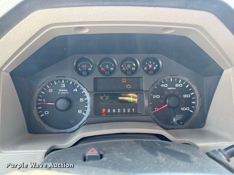 image for item DY8165 2010 Ford F250 Super Duty utility bed pickup truck