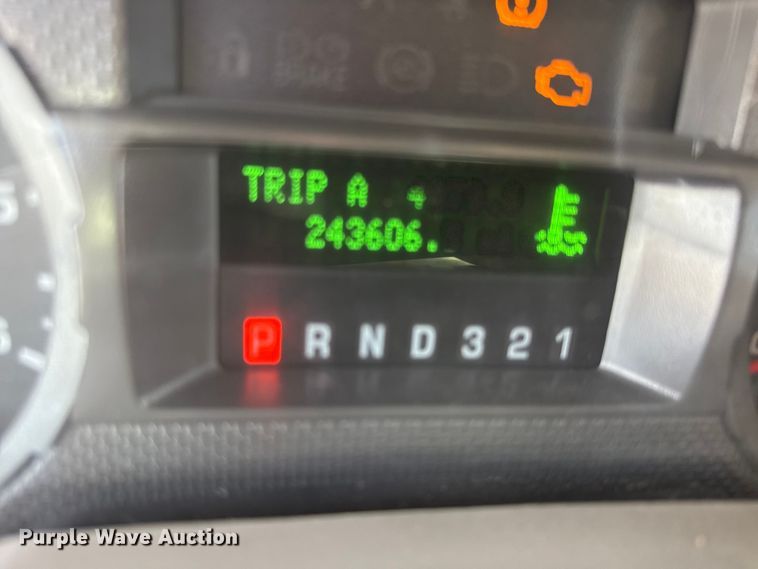 image for item DY8165 2010 Ford F250 Super Duty utility bed pickup truck