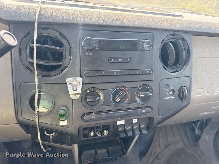 image for item DY8165 2010 Ford F250 Super Duty utility bed pickup truck