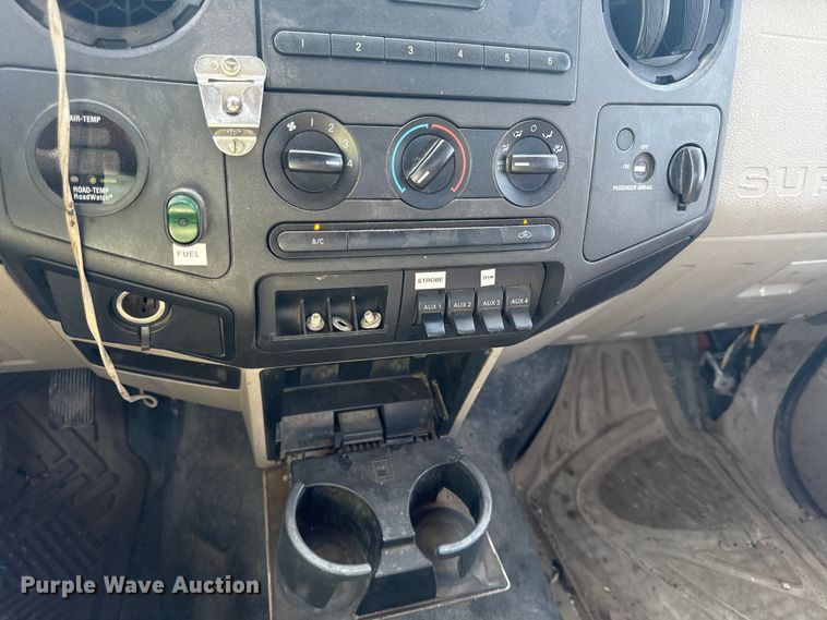 image for item DY8165 2010 Ford F250 Super Duty utility bed pickup truck